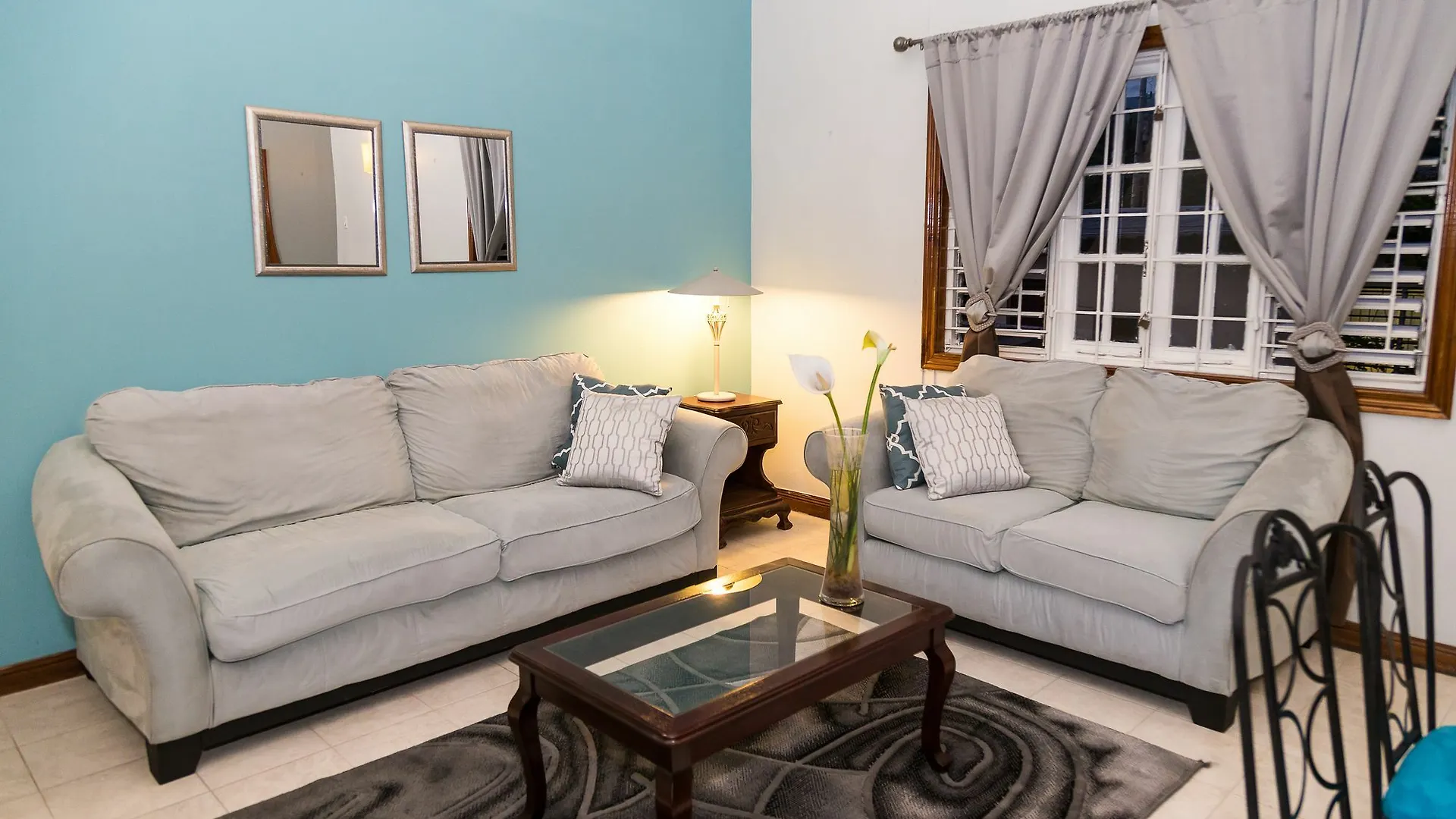 El Azure De Barbican Kingston 0*,  Jamaica