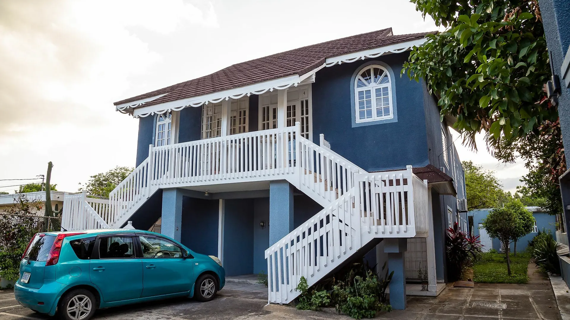El Azure De Barbican Kingston